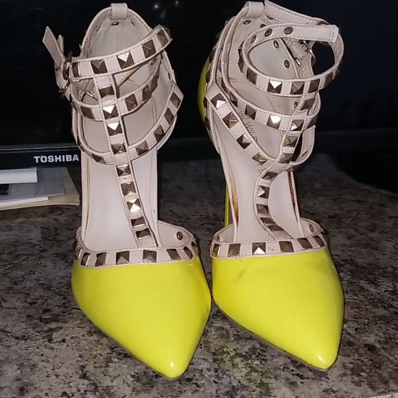 Heels - Picture 1 of 3